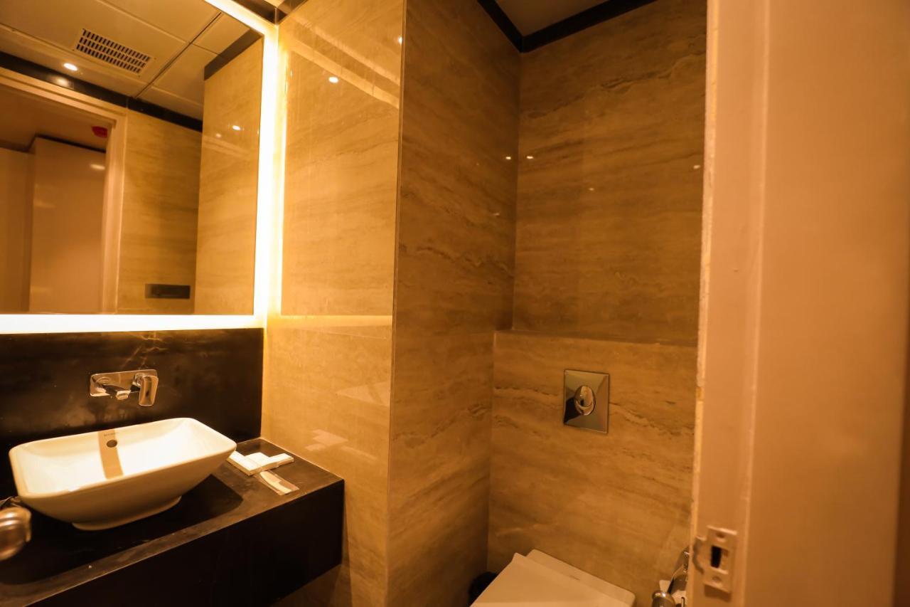 Hotel Mvr Grand Kanpur Exterior foto