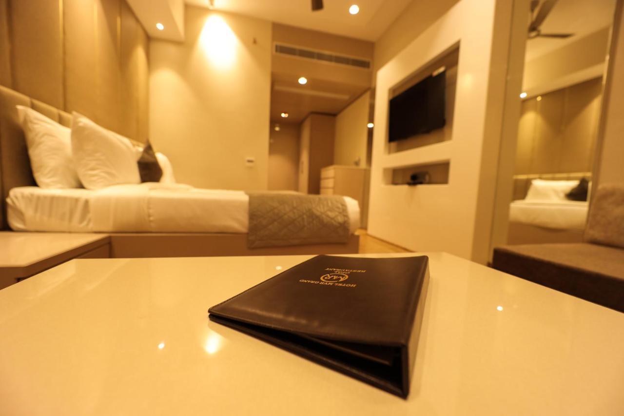 Hotel Mvr Grand Kanpur Exterior foto